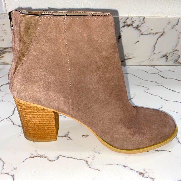 Urban Outfitters taupe faux suede boots, size 10 - Picture 8 of 10